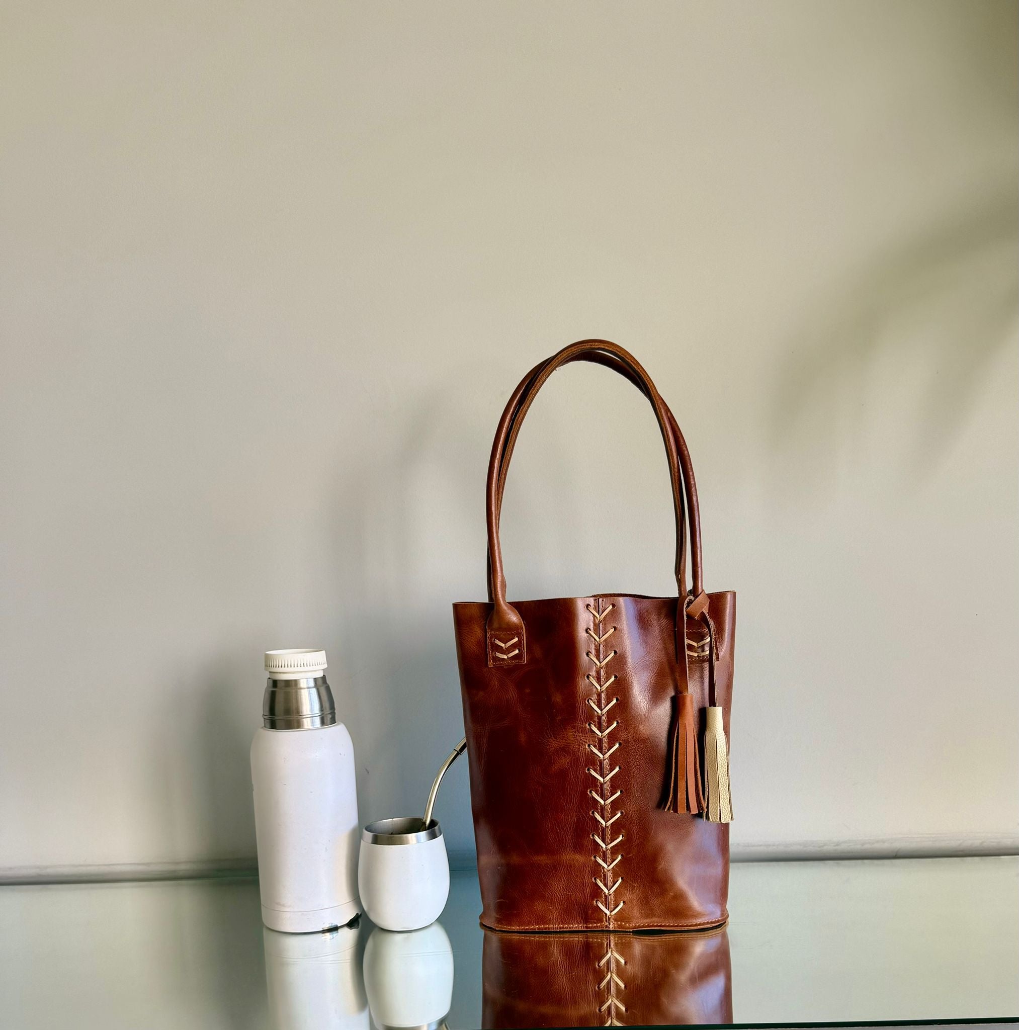 Matera Raíz marrón lustrado